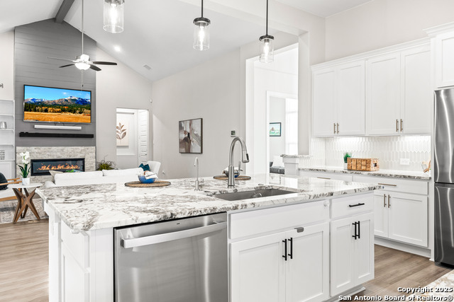 Listing photo id 19 for 571 Englewood Lane