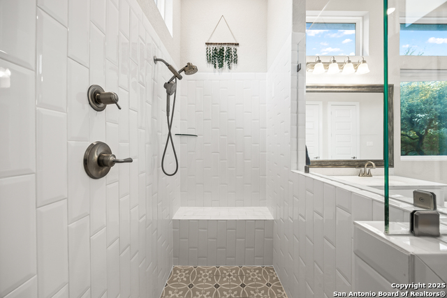 Listing photo id 25 for 571 Englewood Lane