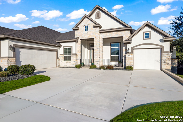 Listing photo id 1 for 571 Englewood Lane