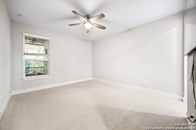 Listing photo id 32 for 571 Englewood Lane