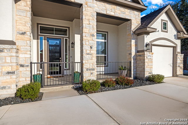 Listing photo id 2 for 571 Englewood Lane