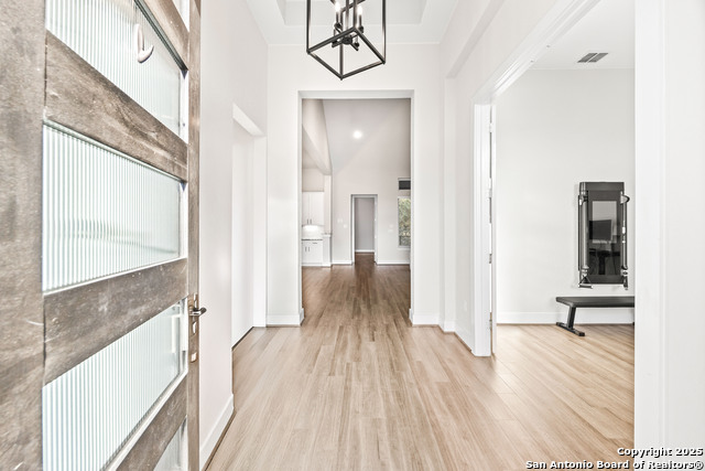 Listing photo id 3 for 571 Englewood Lane