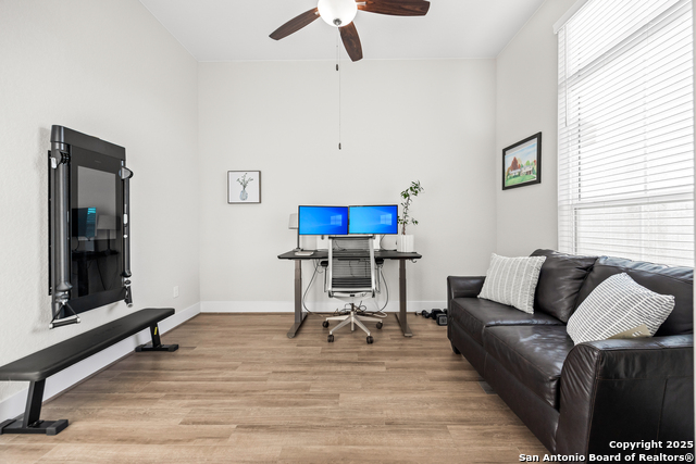 Listing photo id 5 for 571 Englewood Lane