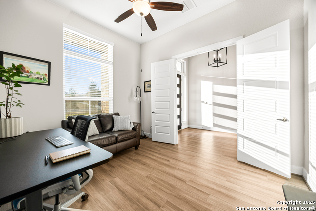 Listing photo id 6 for 571 Englewood Lane