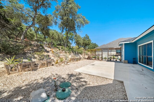 Image 18 of 22 For 1094 Whispering Hills