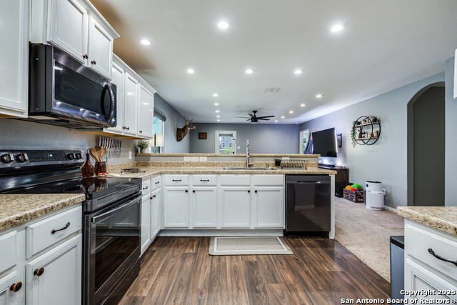 Listing photo id 6 for 6119 Still Meadow