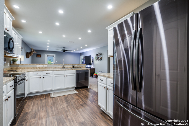 Listing photo id 7 for 6119 Still Meadow