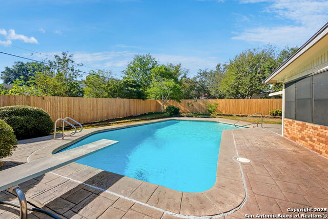 Listing photo id 24 for 3006 Renker  