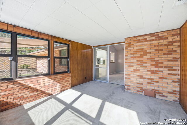 Listing photo id 3 for 3006 Renker  