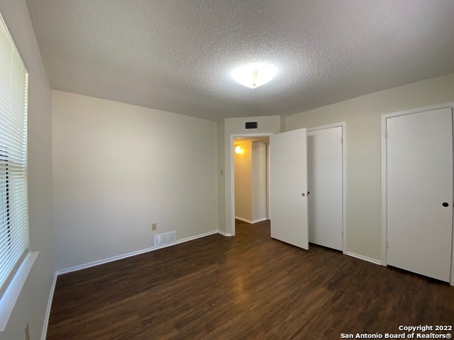 Listing photo id 10 for 226 Blue Bonnet