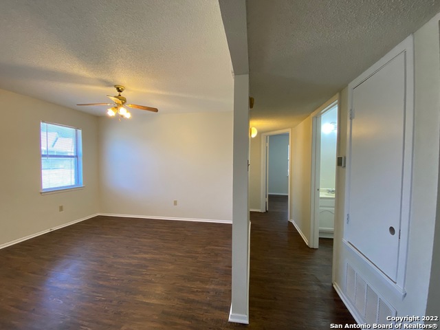 Listing photo id 2 for 226 Blue Bonnet