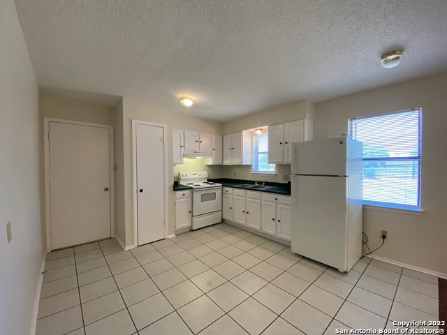 Listing photo id 3 for 226 Blue Bonnet