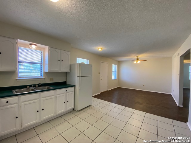 Listing photo id 4 for 226 Blue Bonnet