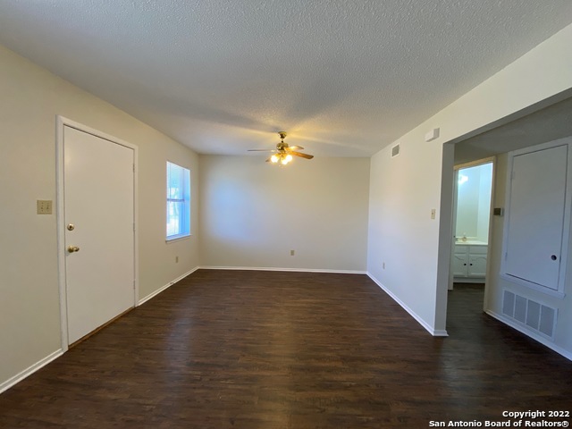Listing photo id 5 for 226 Blue Bonnet