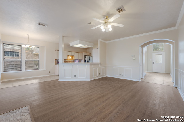 Listing photo id 5 for 9111 Dapple Gray Ct