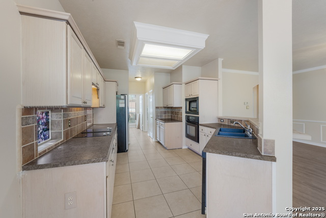 Listing photo id 6 for 9111 Dapple Gray Ct