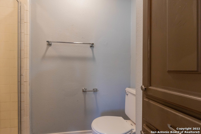 Image 16 of 32 For 4902 Brookhead Ln