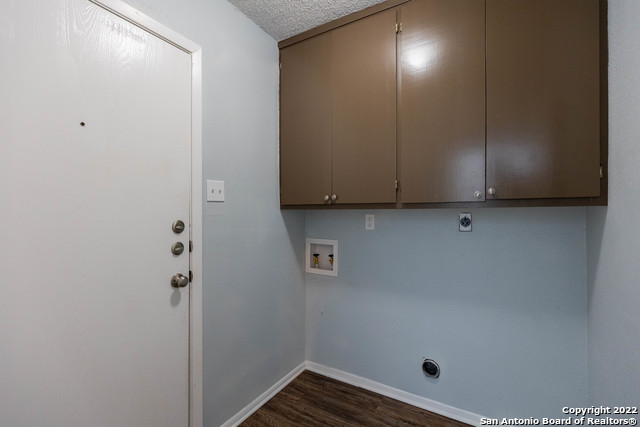 Image 25 of 32 For 4902 Brookhead Ln