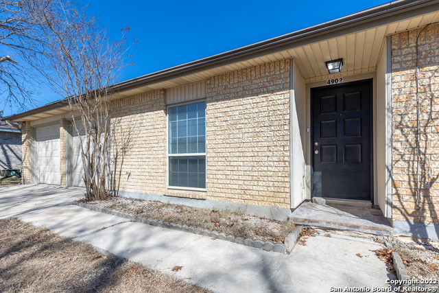 Image 4 of 32 For 4902 Brookhead Ln