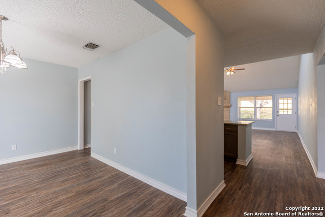 Image 5 of 32 For 4902 Brookhead Ln