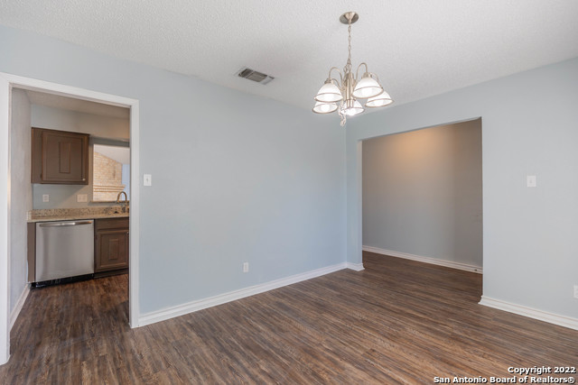 Image 7 of 32 For 4902 Brookhead Ln