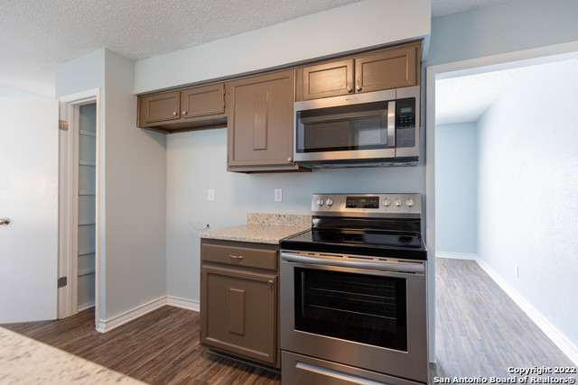 Image 9 of 32 For 4902 Brookhead Ln