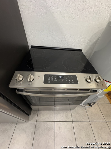 Image 10 of 21 For 805 Summit Ave W 1