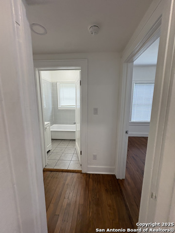 Image 12 of 21 For 805 Summit Ave W 1