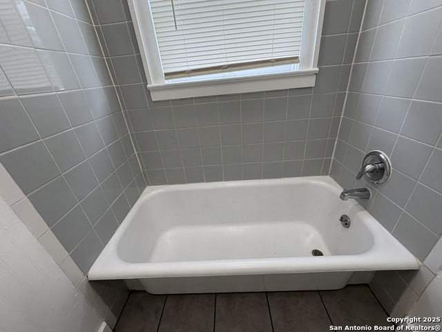 Image 15 of 21 For 805 Summit Ave W 1