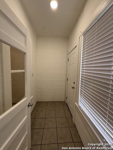 Image 16 of 21 For 805 Summit Ave W 1