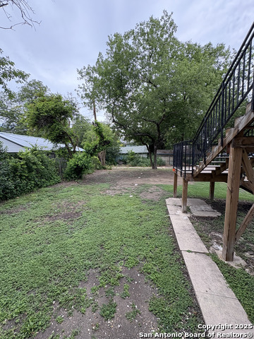 Image 19 of 21 For 805 Summit Ave W 1