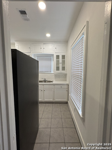 Image 9 of 21 For 805 Summit Ave W 1