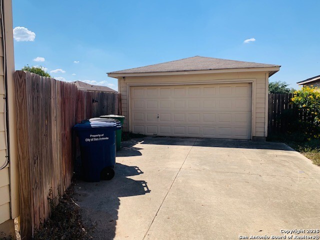 Image 2 of 5 For 10311 Lateleaf Oak