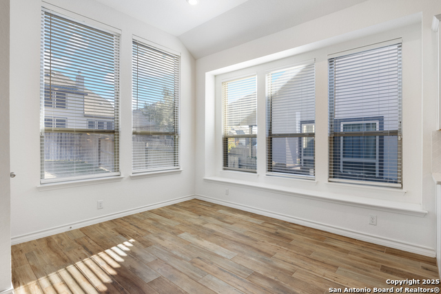 Listing photo id 9 for 1523 Balcones Fault