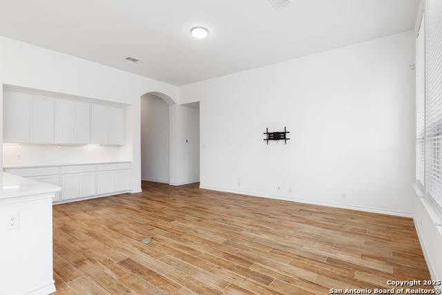 Listing photo id 10 for 1523 Balcones Fault