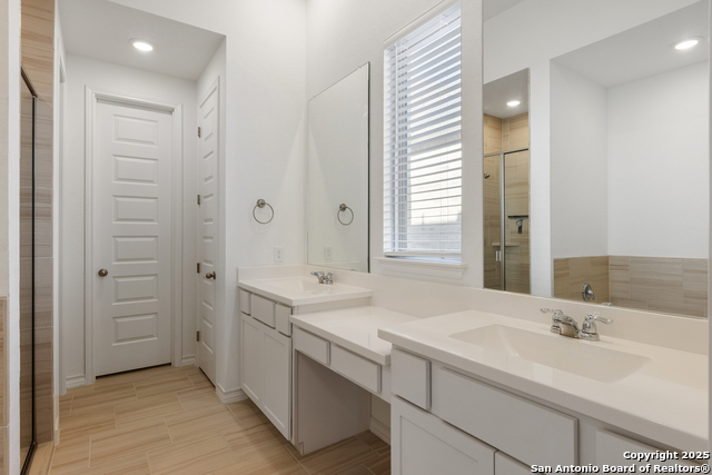 Listing photo id 14 for 1523 Balcones Fault