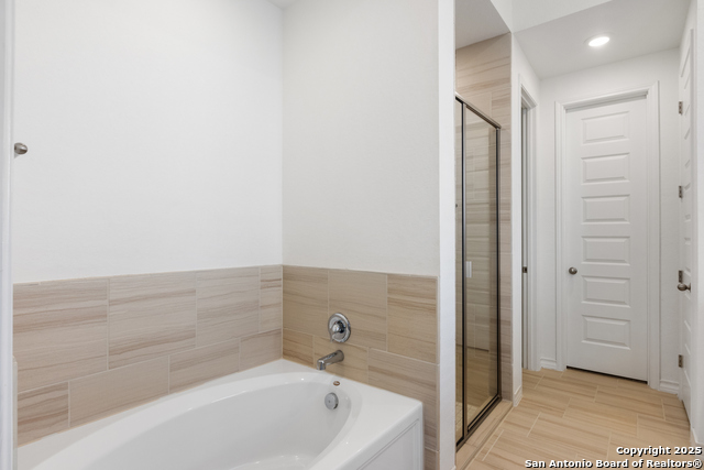 Listing photo id 15 for 1523 Balcones Fault