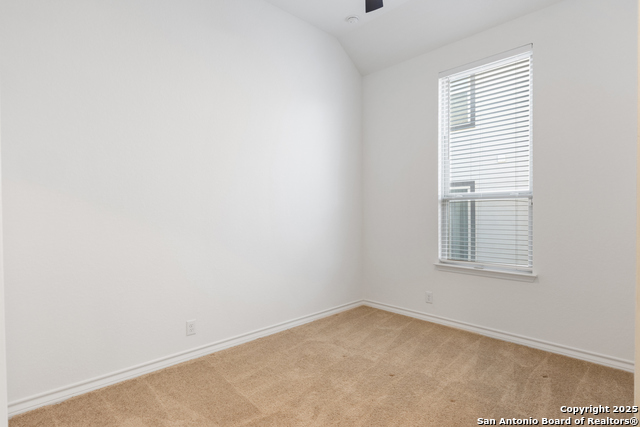 Listing photo id 17 for 1523 Balcones Fault