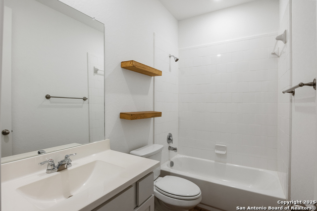 Listing photo id 19 for 1523 Balcones Fault