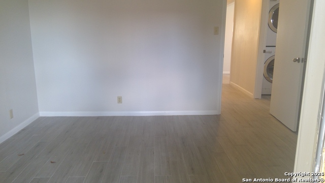 Image 9 of 13 For 7738 Chambers  608