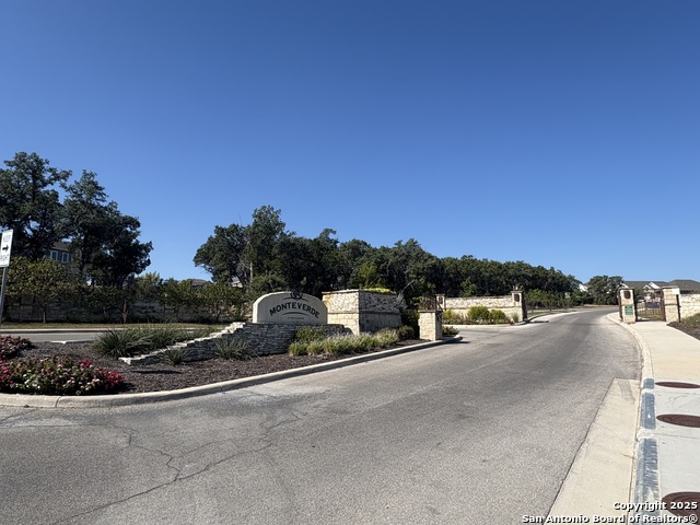 Image 3 of 23 For 4047 Monteverde