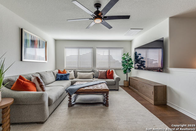 Image 11 of 30 For 23122 Woodlawn
