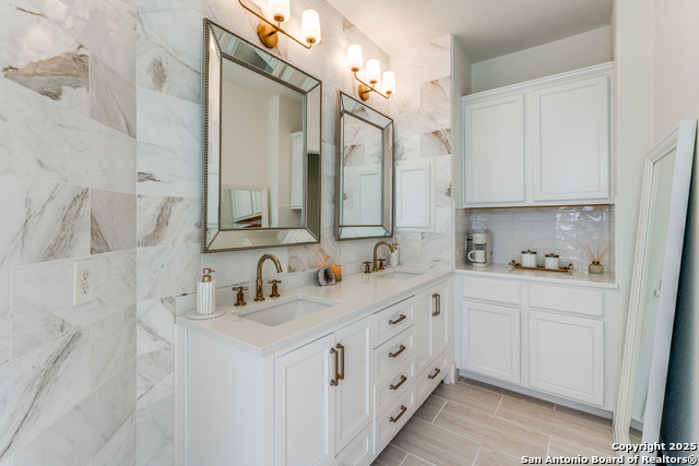 Image 18 of 30 For 23122 Woodlawn