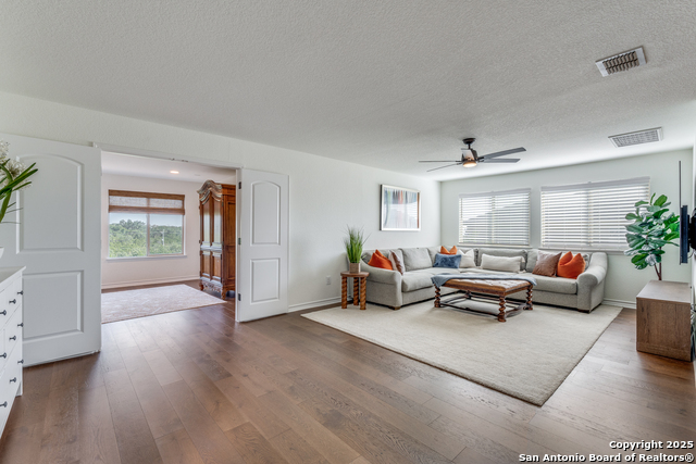 Image 26 of 30 For 23122 Woodlawn
