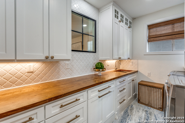 Image 8 of 30 For 23122 Woodlawn