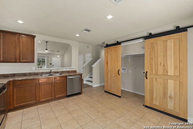 Listing photo id 12 for 12015 Agnew Ridge