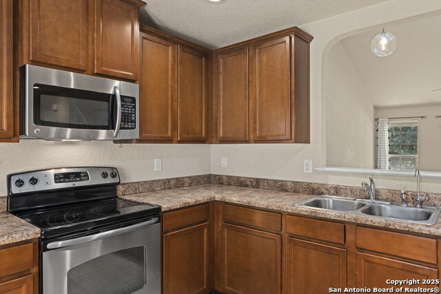 Listing photo id 13 for 12015 Agnew Ridge