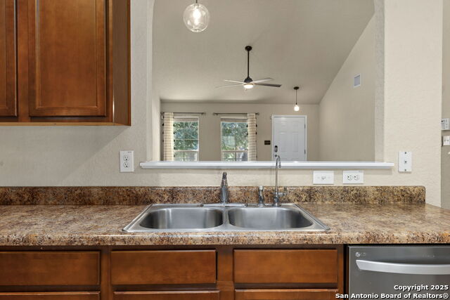 Listing photo id 14 for 12015 Agnew Ridge