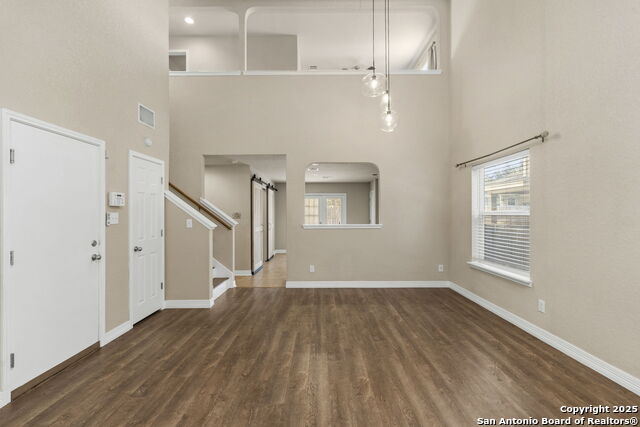 Listing photo id 3 for 12015 Agnew Ridge