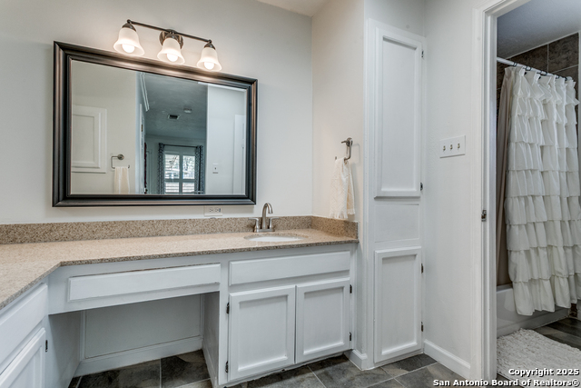 Image 13 of 20 For 13835 Hillside Dr E